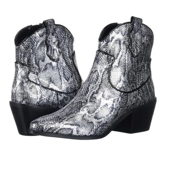 🛍️ sold 🛍️ BETSEY JOHNSON lucki western booties size 6.5 in silver snake sequin - Picture 5 of 5